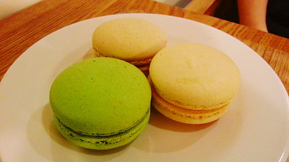 macaroon, maisto, desertas, užkandis, Maistas ir gėrimai, saldus maistas, saldus, šviežumas, malonumas, Iš arti, pasiruošęs valgyti, plokštė, nėra žmonių, pagunda, patalpose, nesveika mityba, objektų grupė, buitinė įranga, sutelkti dėmesį į naujas žinias, lentelė, azijos maistas, Japonų maistas, 1080P, CC0, Viešasis domenas, nemokamai