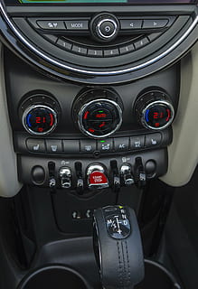 mini, convertible, Mini cooper, automàtic, endins, l 'interior de l', el tauler de control, manera de transport, transport, interior del vehicle, control, tecnologia, panell de control, cotxe, interior del cotxe, vehicle terrestre, avió, vehicle aeri, palanca de canvis, automòbil, a l'interior, primer pla, panell, viatjar, nombre, cap gent, cabina, polsador, luxe, 2K, CC0, domini públic, lliure de regalies