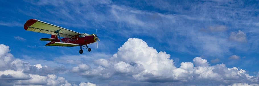 vol biplà, avions, hèlix, ala, volar, pis dúplex, antonov, aviació, pla de l'hèlix, treure, cel, núvol, tempesta, oldtimer, m17, vell, per sobre dels núvols, flyers, aventura, viatjar, festa, vacances, volant, núvol - cel, vehicle aeri, transport, manera de transport, avió, a l'aire, naturalesa, blau, dia, moviment, a l'aire lliure, vista d’angle baix, gent, Esports extrems, llibertat, joia, indústria aeroespacial, vent, 5K