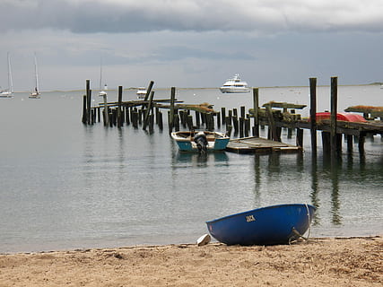 Cape Cod, Küste, Ozean, Boot, Seebrücke, Kap, Strand, Wolken, Ufer, Bucht, Himmel, Wasser, Vereinigte Staaten von Amerika, ma, Neu England, Reise, Urlaub, Frieden, heiter, Ruhe, verlassen, Dock, Küsten, Meer, Hafen, Freizeit, Wasserfahrzeug, keine Leute, Natur, draußen, Reiseorte, Tag, festgemacht, Transport, Transportmittel, wolke - himmel, die Architektur, Land, Szenen - Natur, Holzpfosten, ruhige Szene, Post, Segelboot, 4K, CC0, gemeinfrei, lizenzfrei