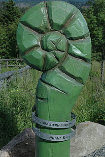 Kunstobjekt, Gehstock, Verjährung, Statue, Skulptur, grüne Farbe, draußen, keine Leute, Natur, Tag, Nahansicht, Pflanze, Wachstum, Baum, Land, Feld, Fokus auf den Vordergrund, Kunst und Handwerk, Sukkulente, Schönheit in der Natur, Kaktus, Kunst, Blatt, Ruhe, 2K, CC0, gemeinfrei, lizenzfrei