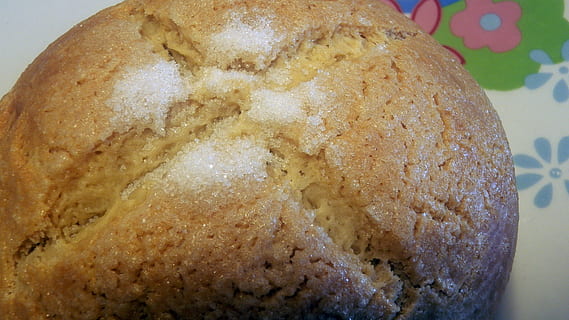 pulla, leivonnaiset, leipä, makea, ruoka, ruoka ja juoma, lähikuva, ei ihmisiä, sisällä, terveellinen ruokavalio, asetelma, makea ruoka, tuoreus, valmis syömään, jälkiruoka, paistettu, pöytä, hemmottelu, houkutus, peruna, korkea kulma, hyvinvointi, välipala, 4K, CC0, public domain, rojaltivapaa