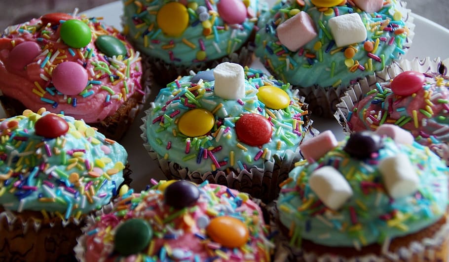 marshmallows, cukroví, sypané, košíčky, košíček, krém, dort, sladký, barvy, zdobení, jídlo, jídlo a pití, oslava, sladké jídlo, Dovolená, požitek, vícebarevné, velikonoční, variace, vejce, velikonoční vajíčko, pokušení, dezert, nikdo, uvnitř, stálý život, výběr, dovolená - akce, velikonoční dort, 2K