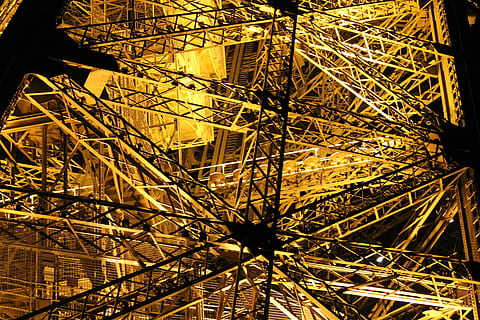 Paris, Eiffeltårnet, nat, lys, stige, ingen mennesker, metal, arkitektur, bygget struktur, udendørs, fuld ramme, baggrunde, mønster, lav vinkel visning, dag, tæt på, byggebranchen, forladt, kompleksitet, transportmidler, natur, hjul, belyst, industri, talte, 4K, CC0, offentligt domæne, royaltyfrie