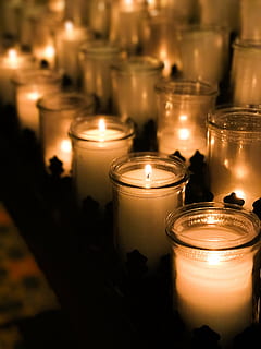 encès, espelmes, gots molt, llum, flama, foc, Nadal, decoració, celebració, festa, fosc, símbol, festiu, brillant, cremar, religió, cera, càlid, espiritualitat, esperança, romanç, religiós, calor, amor, Església, tranquil, brillar, foscor, pau, memorial, escena, meditació, resant, cremant, vela, foc - fenomen natural, calor - temperatura, il·luminat, llum del te, a l'interior, cap gent, lloc de culte, naturalesa, primer pla, creença, enfocament selectiu, altar, 4K, CC0, domini públic, lliure de regalies