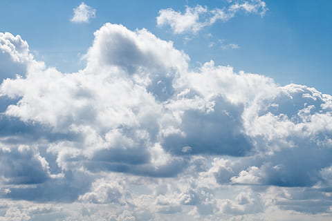 top-view vinkel billede, skyer, himmel, skyer form, enorm, sky - himmel, cloudscape, scenics - natur, skønhed i naturen, blå, miljø, vind, baggrunde, atmosfære, overskyet, natur, sollys, idyllisk, ingen mennesker, ro, fluffy, udendørs, meteorologi, klima, blødhed, lyse, 1080P, CC0, offentligt domæne, royaltyfrie