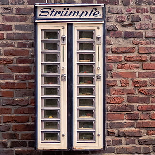 automatisk, årgang, gammel, boks, retro, væg, by-, by, mursten, strømper, strømpe automat, facade, sjældent, kult, murstens væg, ingen mennesker, arkitektur, dag, bygning udvendig, udendørs, bygget struktur, murbygningsfunktion, vindue, bygning, lukket, sikkerhed, mønster, dør, indgang, beskyttelse, boligområde, 1080P, CC0, offentligt domæne, royaltyfrie