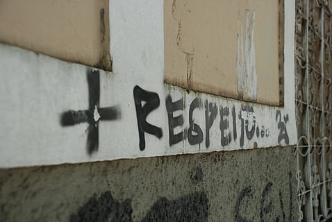 picho, grafit, respekt, zpráva, centrum, městský, urbana, město, cestovní ruch, staré centrum, Brazílie, hlavní město, turistů, vertikální, nástěnný prvek, text, stavba, architektura, sdělení, nikdo, číslo, západní skript, detail, den, exteriér budovy, zeď, Černá barva, starý, kov, venku, podepsat, poškozen, zvětralý, opuštěný, 4K, CC0, veřejná doména, bez autorských práv