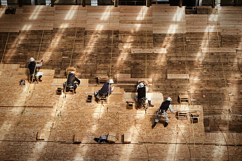 persone che dipingono, parete, persona, mettendo, Marrone, piastrelle, lavoro, persone che lavorano, costruzione, operaio edile, falegname, carpenteria, lavoro di legno, ciottoli, scandole di legno, ombra, colore, luce, recuperare, tempio, Giappone, gruppo di persone, vista dall'alto, gruppo medio di persone, gruppo, uomini, pavimentazione, persone reali, viaggio, in casa, a piedi, attività di svago, piastrella, modello, lunghezza intera, pavimento piastrellato, persone, mezzi di trasporto, in piedi, solidarieta, 4K, CC0, dominio pubblico, privo di copyright