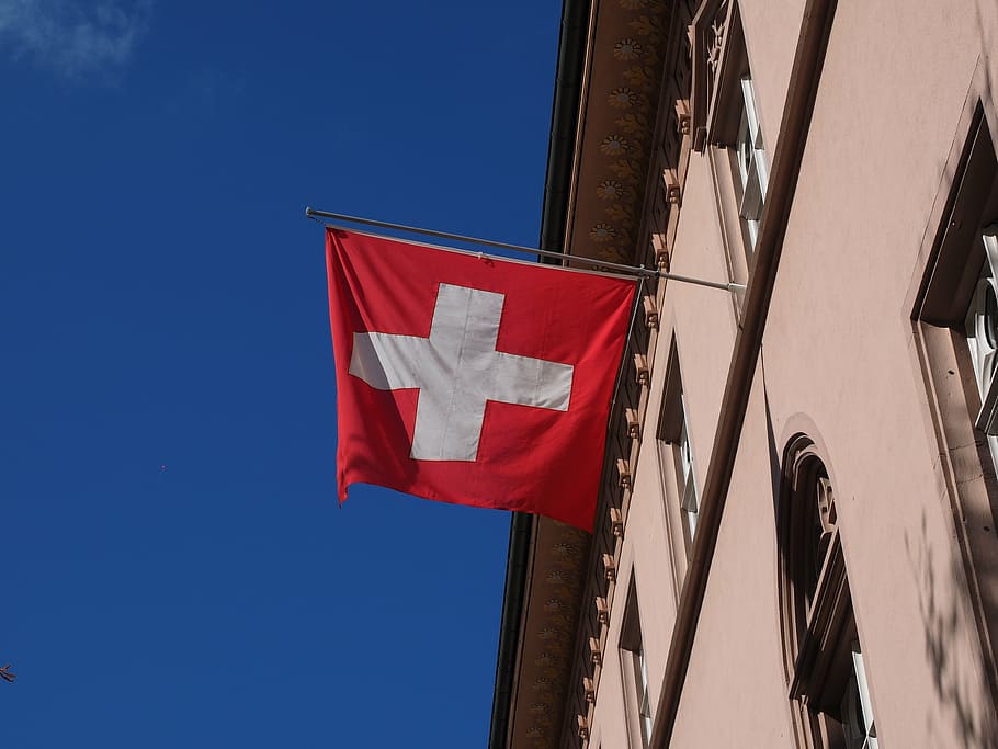 flag, Schweiz, vind, flagren, kryds, rød, hvid, hjem, facade, blæse, patriotisme, himmel, lav vinkel visning, blå, arkitektur, natur, skyfri himmel, dag, ingen mennesker, bygget struktur, miljø, bygning udvendig, stolthed, udendørs, solrig, nationalt ikon, uafhængighed, 4K