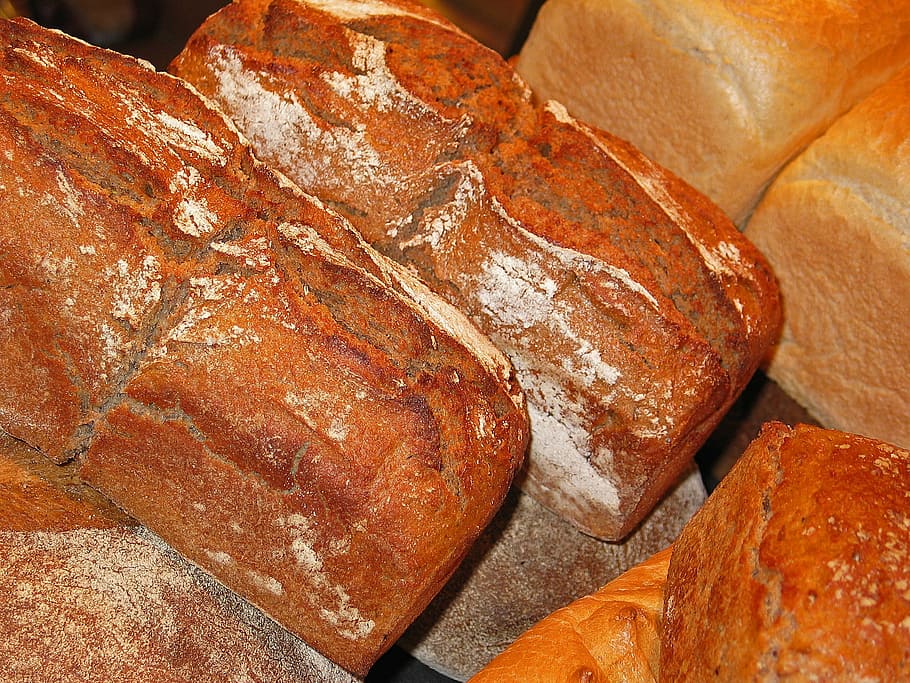 Brot, Bäcker, backen, Lebensmittel, Backwaren, Essen, knusprig, Kunst, Brot backen, Snack, Mehl, ein Leib Brot, Bauernbrot, Grundnahrungsmittel, lecker, Arbeit, gebacken, Brotkruste, Brotteig, Bäckerei, Ofen, Ernährung, köstlich, Getreide, selberbacken, Kohlenhydrate, Kruste, Zutaten, Frühstück, frisch, Weißbrot, Weizenbrot, Essen und Trinken, Nahansicht, Frische, Stillleben, braun, drinnen, keine Leute, High Angle View, Wohlbefinden, Tabelle, fertig für den Verzehr, orange Farbe, gesundes Essen, zu verkaufen, Vollbild, Verkauf, Vollkornbrot, französisches Essen, 1080P