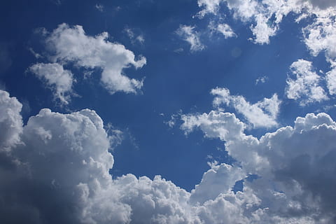 skyer, himmel, blå, skyer form, solrig, natur, spotlight, cumulus skyer, dramatisk, Sky, smuk, humør, drama, enorm, sommerdag, hvid, Himmelblå, sky - himmel, cloudscape, atmosfære, skønhed i naturen, baggrunde, scenics - natur, miljø, fluffy, overskyet, hvid farve, vind, dramatisk himmel, ingen mennesker, ro, idyllisk, meteorologi, udendørs, klima, ren, lyse, 2K, CC0, offentligt domæne, royaltyfrie