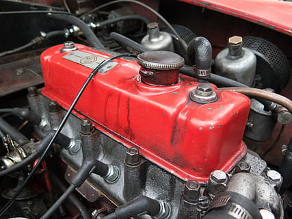 oldtimer, moottori, mg, mg moottori, auto, kuljetus, vanha, maa-ajoneuvo, kuljetustapa, punainen, moottoriajoneuvo, metalli-, lähikuva, ei ihmisiä, auto korjaamo, päivä, pyörä, tekniikka, ala, ajoneuvon osa, ostokset, ulkona, koneet, mekaaninen, 4K, CC0, public domain, rojaltivapaa