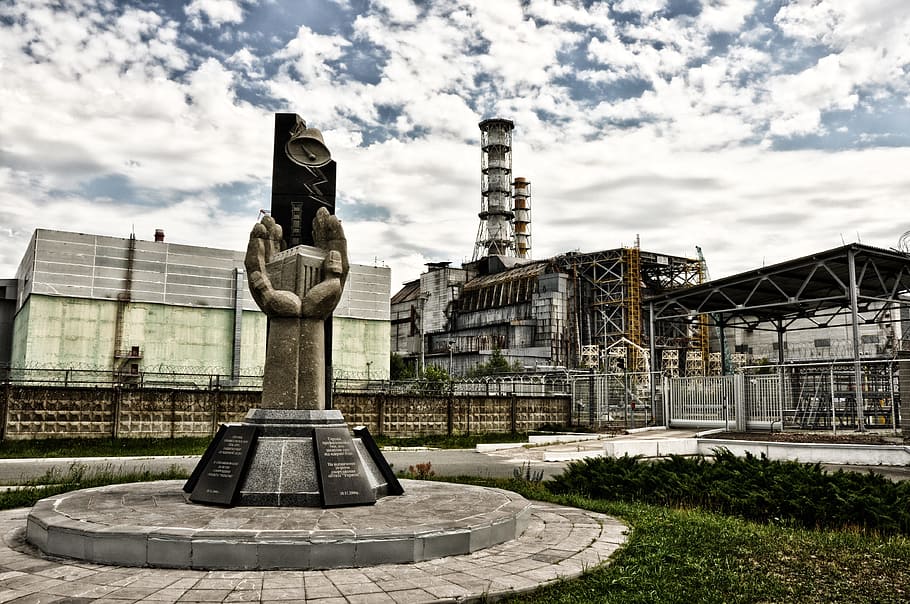 pripyat, chernobyl, pripyat, chernobyl, arquitectura, escultura, monument, estàtua, exterior de l'edifici, estructura construïda, cel, núvol - cel, naturalesa, art i artesania, dia, cap gent, representació humana, el passat, religió, destinacions de viatge, a l'aire lliure, història, representació, espiritualitat, edifici, 4K