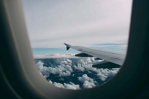 Foto, flyfløj, skyer, fly, vindue, vinge, flyvningen, rejse, transportmidler, antenne, udsigt, luftfartøj, flyvinger, sky - himmel, himmel, transportform, køretøj interiør, flyvende, ingen mennesker, skønhed i naturen, natur, dag, bevægelse, cloudscape, scenics - natur, glas - materiale, udendørs, 1080P, CC0, offentligt domæne, royaltyfrie