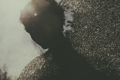 sagoma di persona, foto di silhouette, persona, cosparso, acqua, foto, ombra, silhouette, persone, bianco e nero, una persona, all'aperto, colpo alla testa, persone reali, uomini, giorno, stili di vita, natura, attività di svago, mare, avvicinamento, ritratto, terra, spiaggia, messa a fuoco selettiva, parte del corpo umano, adulto, volto umano, 5K, CC0, dominio pubblico, privo di copyright