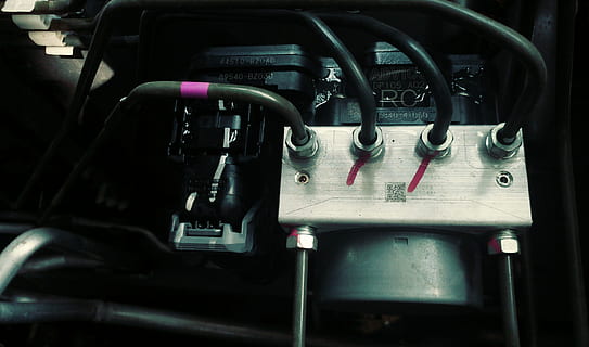 automobile, engine, engineering, device, technology, machine, close-up, industry, indoors, no people, machinery, connection, control, vehicle interior, transportation, control panel, equipment, mode of transportation, communication, metal, complexity, machine part, selective focus, 2K, CC0, public domain, royalty free