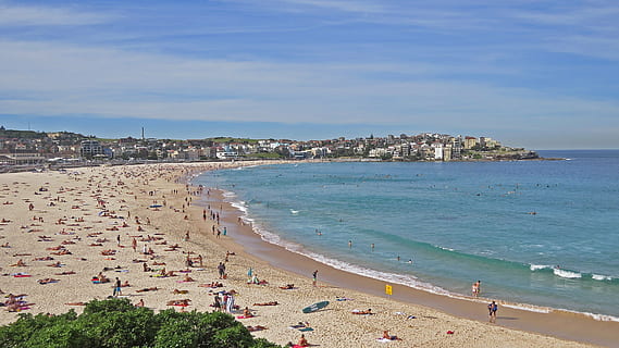 bondi, platja, navega, mar, terra, aigua, arquitectura, estructura construïda, exterior de l'edifici, ciutat, cel, naturalesa, vista d’angle alt, persones incidentals, grup de persones, multitud, sorra, dia, edifici, escenics - natura, bellesa a la natura, a l'aire lliure, paisatge urbà, 4K, CC0, domini públic, lliure de regalies