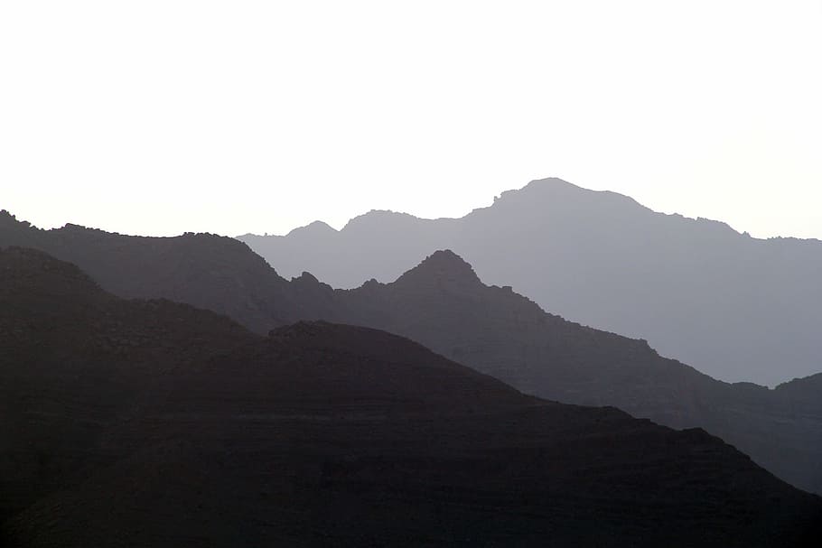sagoma di montagne, montagne, gamma, foschia, nebbia, vista, tre, paesaggio, natura, panoramico, roccia, alpino, natura selvaggia, alto, picchi, vette, riga, cresta, tranquillo, calmo, maestoso, montagna, silhouette, nessuno, all'aperto, Paesaggi, giorno, bellezza nella natura, cielo, catena montuosa, la tranquillità, scenics - natura, scena tranquilla, cielo sereno, copia spazio, ambiente, scena non urbana, geografia fisica, terra, cresta montuosa, picco di montagna, formazione, 4K
