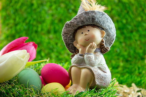 gris, vestit, figureta, verd, herba, Pasqua, ou, figura, ous de Pasqua, colorit, ous de xocolata, divertit, Feliç Pasqua, primavera, flors, tulipes, targeta de felicitació, alegre, alegria de pasqua, planta, representació, ou de Pasqua, menjar, naturalesa, representació humana, celebració, festa, menjar i beguda, dia, conill de Pasqua, religió, cap gent, art i artesania, creativitat, a l'aire lliure, 5K, CC0, domini públic, lliure de regalies