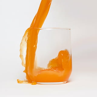 klar, steinglass, fylt, oransje, væske, kopp, juice, casting, studio, studio skudd, mat og Drikke, innendørs, oransje farge, drikke, hvit bakgrunn, forfriskning, mat, nærbilde, ingen folk, spise sunt, glass, friskhet, sprut, enkelt objekt, drikkeglass, husholdningsutstyr, gul, skjære ut, eggeplomme, 1080P, CC0, offentlig domene, opphavsrett gratis