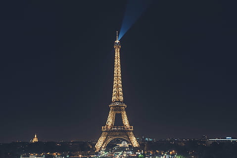 Torre Eiffel, Parigi, Francia, eiffel, Torre, notte, foto, architettura, costruzione, infrastruttura, buio, luci, acqua, città, orizzonte, urbano, destinazioni di viaggio, storia, monumento, struttura costruita, viaggio, paesaggio urbano, nessuno, cielo, turismo, alto - alto, esterno dell'edificio, natura, metallo, all'aperto, illuminato, 5K, CC0, dominio pubblico, privo di copyright