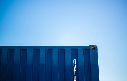 blauer intermodaler Container, Grün, intermodal, Container, tagsüber, Gebäude, die Architektur, Kiste, Blau, Himmel, klarer Himmel, kopieren sie platz, keine Leute, Natur, Flachwinkelansicht, Tag, Sonnenlicht, gebaute Struktur, Geschäft, Gebäudehülle, Metall, draußen, sonnig, Güterverkehr, Warenhaus, Frachtcontainer, Nahansicht, türkisfarben, gewellt, 5K, CC0, gemeinfrei, lizenzfrei
