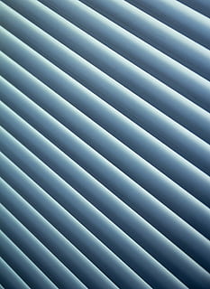 ohne Titel, Textur, Linie, Muster, Hintergrund, Licht, glühen, Wiederholung, Tapete, Kunst, Rhythmus, Tageslicht, Schatten, Fenster, diagonal, blind, Hintergründe, Vollbild, keine Leute, Nahansicht, Tag, abstrakt, Jalousie, gestreift, in einer Reihe, Metall, texturiert, drinnen, Design, Detail, Rohr - Rohr, Natur, Pflege, parallel, 4K, CC0, gemeinfrei, lizenzfrei