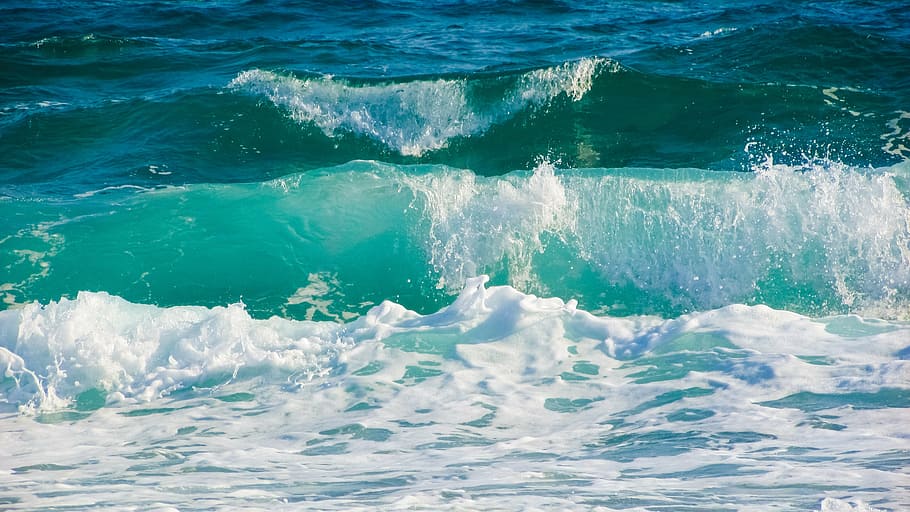 Foto, Strandwellen, tagsüber, Welle, Bläschen, Schaum, sprühen, Energie, Wasser, Spritzen, Flüssigkeit, Meer, Bewegung, Sport, Ufergegend, Schönheit in der Natur, Wassersport, Surfen, Natur, Tag, draußen, Szenen - Natur, Hintergründe, High Angle View, Vollbild, Kraft in der Natur, plantschen, türkisfarben, fließendes Wasser, 4K