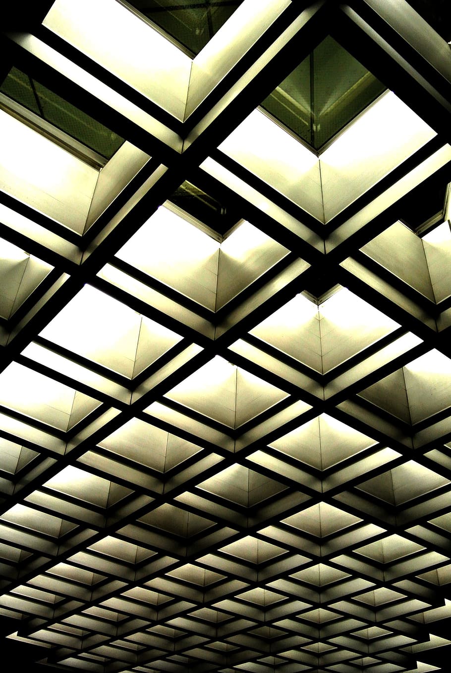 arhitectură, tavan, abstract, interior, proiecta, ușoară, iluminat, room-interior, de interior, model, în interior, cadru complet, geometrică, formă, vedere unghiulară joasă, nici o persoana, fundaluri, construită, repetiţie, caracteristică arhitecturală, zi, lucarnă, modern, lumina soarelui, arhitectură și artă, 2K