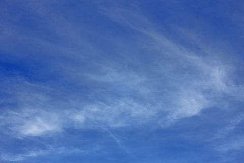 natur, himmel, baggrund, sommer, schönwetter, vejr, farve, skyformationer, skyer, humør, sky - himmel, blå, baggrunde, ingen mennesker, lav vinkel visning, skønhed i naturen, ro, cloudscape, miljø, scenics - natur, atmosfære, dag, kopiere plads, udendørs, hvid farve, dramatisk himmel, vind, meteorologi, dampspor, tjavsede, 5K, CC0, offentligt domæne, royaltyfrie