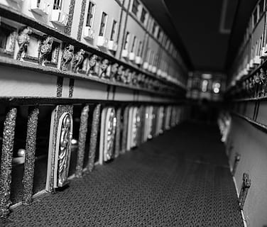 die Architektur, Perspektive, Tiefe, Modell-, Bibliothek, alt, Regal, Gebäude, gebaute Struktur, abnehmende Perspektive, keine Leute, drinnen, in einer Reihe, Bildung, große gruppe von gegenständen, der Weg nach vorn, Arkade, Buch, selektiver Fokus, Richtung, Bücherregal, Gang, Veröffentlichung, Gasse, 2K, CC0, gemeinfrei, lizenzfrei