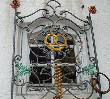 gitter, vindue, facade, curlicue, smedejern, vinduesgitter, atmosfære, gammel, antik, arkitektur, dekoration, udsmykkede, murbygningsfunktion, metal, ingen mennesker, dag, sikkerhed, bygget struktur, lænke, tæt på, Port, udendørs, bygning udvendig, beskyttelse, mønster, indgang, design, bygning, teknologi, blomstermønster, 1080P, CC0, offentligt domæne, royaltyfrie