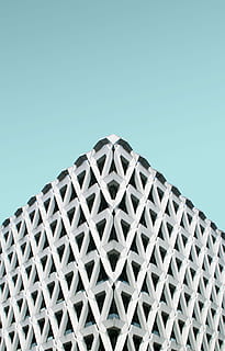 edifici de cantonada blanca, blanc, negre, edifici de temàtica triangular, arquitectura, estructura, edifici, forma, resum, finestra, concret, cel, blau, ciutat, urbà, modern, creatiu, façana, Londres, patró, cel clar, cap gent, vista d’angle baix, còpia espai, disseny, dia, naturalesa, estructura construïda, primer pla, metall, llum solar, a l'aire lliure, art i artesania, Color blanc, forma geomètrica, color plata, 2K, CC0, domini públic, lliure de regalies
