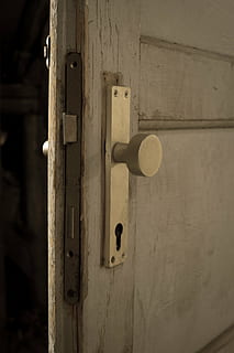 porta, bloqueig, obert, vell, vintage, antiguitat, entrada, gestionar, habitació, renovació, material de fusta, protecció, primer pla, seguretat, cap gent, maneta, a l'interior, perilla, tancat, forat de claus, centrar-se en primer pla, metall, pestell, 5K, CC0, domini públic, lliure de regalies