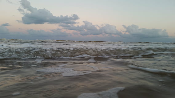 onades, posta de sol, núvols, platja, aigua, cel, naturalesa, paisatge, mar, eventide, horitzó, oceà, tarda, natural, temps, litoral, caçandomomentos, medi ambient, oest, Brasil, aracaju, ciutat, beira mar, terra, núvol - cel, escenics - natura, bellesa a la natura, onada, moviment, esport, cap gent, tranquil·litat, esport aquàtic, escena tranquil·la, horitzó sobre l’aigua, a l'aire lliure, nivell superficial, 5K, CC0, domini públic, lliure de regalies