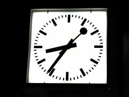 stationsklok, tijd, data, klok, wijzer, uur, notulen, seconden, tijd indicatie, wijzerplaat, dag, geen mensen, minutenwijzer, binnenshuis, detailopname, vorm, geometrische vorm, instrument van tijd, cirkel, studio opname, aantal, uitrusting, nauwkeurigheid, witte kleur, technologie, muur - bouwfunctie, 5K