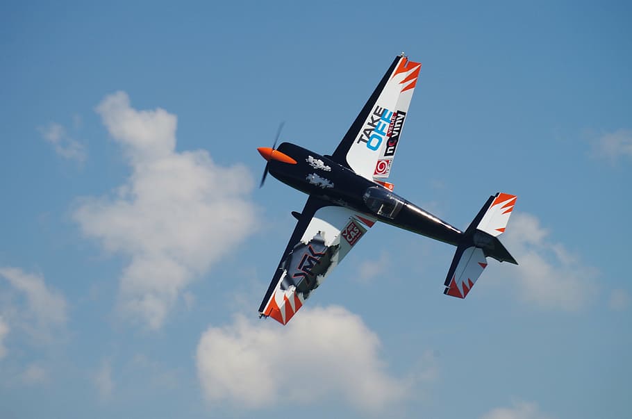 blå, hvid, fly, mid, luft, flyve, model, luftfartøj, flyvende, transportmidler, kommerciel flyvemaskine, lufthavn, himmel, sky - himmel, transportform, militær, bevægelse, på farten, natur, luft show, dag, kampfly, luftfartsindustrien, udendørs, militære flyvemaskine, ingen mennesker, lav vinkel visning, luftvåben, regering, 4K
