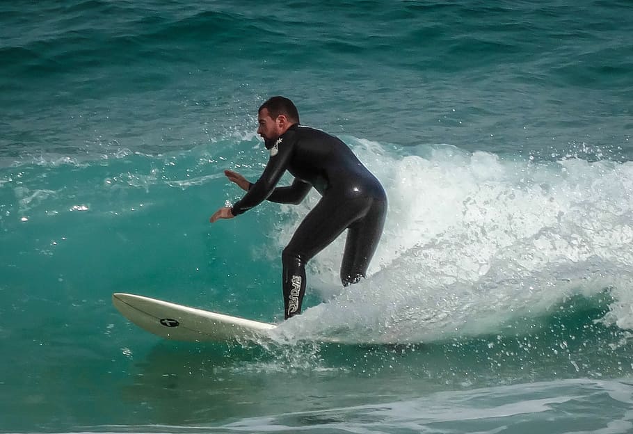 navega, platja, surfista, tablista, diversió, esports, onades, gent, paisatge, aigua, estiu, costa, mar, estils de vida, activitat d'oci, persones reals, esport, moviment, una persona, esport aquàtic, homes, surf, onada, naturalesa, davant del mar, taula de surf, dia, aventura, a l'aire lliure, habilitat, 1080P