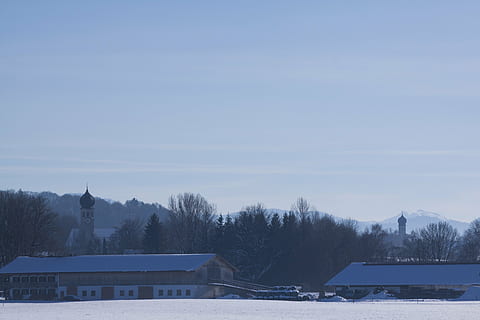vinter, sne, træer, bjerge, kirker, barok, blå, dis, øvre bavaria, landskab, idyl, Skov, himmel, træ, arkitektur, bygget struktur, bygning, kold temperatur, bygning udvendig, plante, natur, hus, ingen mennesker, scenics - natur, skønhed i naturen, dag, miljø, skyfri himmel, udendørs, 4K, CC0, offentligt domæne, royaltyfrie