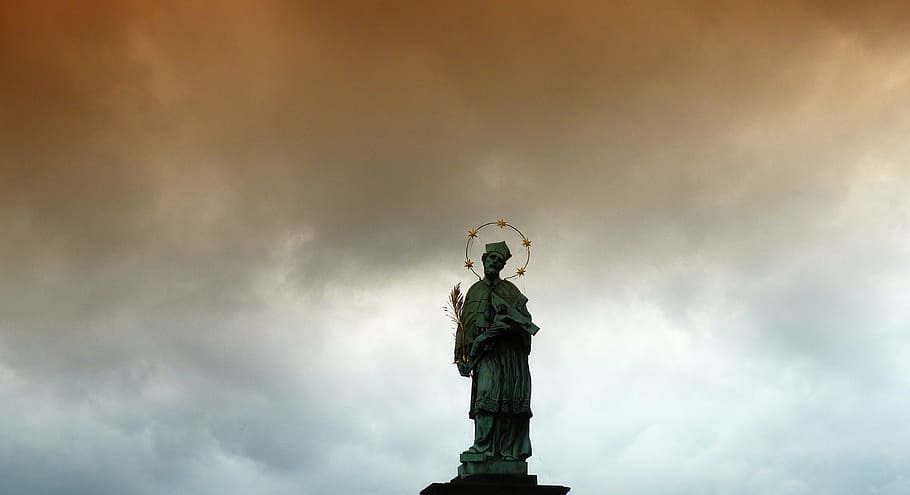Praha, socha, struktura, Karlův most, barokní, postava, historicky, památník, slavné místo, nebe, sochařství, mrak - nebe, lidské zastoupení, umění a řemesla, architektura, Příroda, zastoupení, ženská podobnost, nízký úhel pohledu, pamětní, svoboda, destinace, minulost, nikdo, anděl, Dějiny, den, venku, nezávislost, vláda, 4K