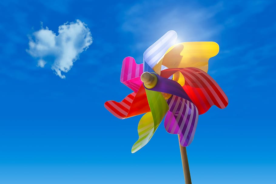 vindmølle fan, dagtimerne, mølle, himmel, skyer, sol, vind, blå, legetøj, hjerte, vindmølle, sky - himmel, skønhed i naturen, natur, pinwheel legetøj, blomst, blomstrende plante, friskhed, plante, lav vinkel visning, ingen mennesker, kronblad, dag, tæt på, udendørs, skrøbelighed, rød, levende farve, lyserød farve, blomsterhoved, 4K