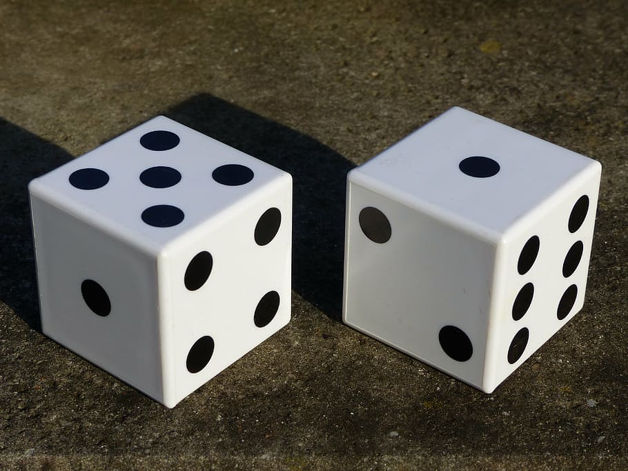 cub, Gamecube, punts, blanc, negre, velocitat instantània, jugar, números d'ulls, craps, quadrat, joc, sort, oportunitat, daus, jocs d’oci, risc, guanyar, casino, èxit, cultura i entreteniment artístic, relaxació, activitat d'oci, vista d’angle alt, forma de cub, cap gent, natura morta, primer pla, tacat, forma, grup d'objectes, disseny, dos objectes, forma geomètrica, 4K