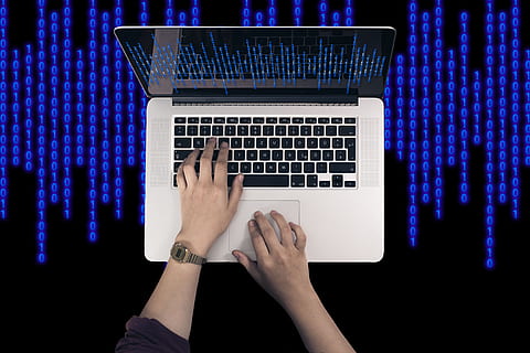 person, rørende, macbook, pro, slått, binær, hender, tastatur, springen, Tast inn, inngang, butikk, en, null, digitalt, stilig, internett, nettverk, brak, administrator, angrep, informasjon, smith, operativsystem, binær kode, binært system, bits, datamaskin, datavirus, data utveksling, infisert, datavitenskap, kommunikasjon, program, programmering, overføre, trojan, leveranse, web, verdensomspennende, www, betale, sosial, media, mote, utsikt, fasjonable, ansikt, hårklipp, menneskelig, dukke, portrett, profil, frisyre, webdesign, laptop, teknologi, menneskelig hånd, virksomhet, data-tastatur, mennesker, typing, data, dataskjerm, pc, kvinner, menneskelig kroppsdel, trådløs teknologi, hånd, data utstyr, én person, forbindelse, bruker bærbar PC, kroppsdel, ekte folk, innendørs, menn, finger, lilla, 4K, CC0, offentlig domene, opphavsrett gratis