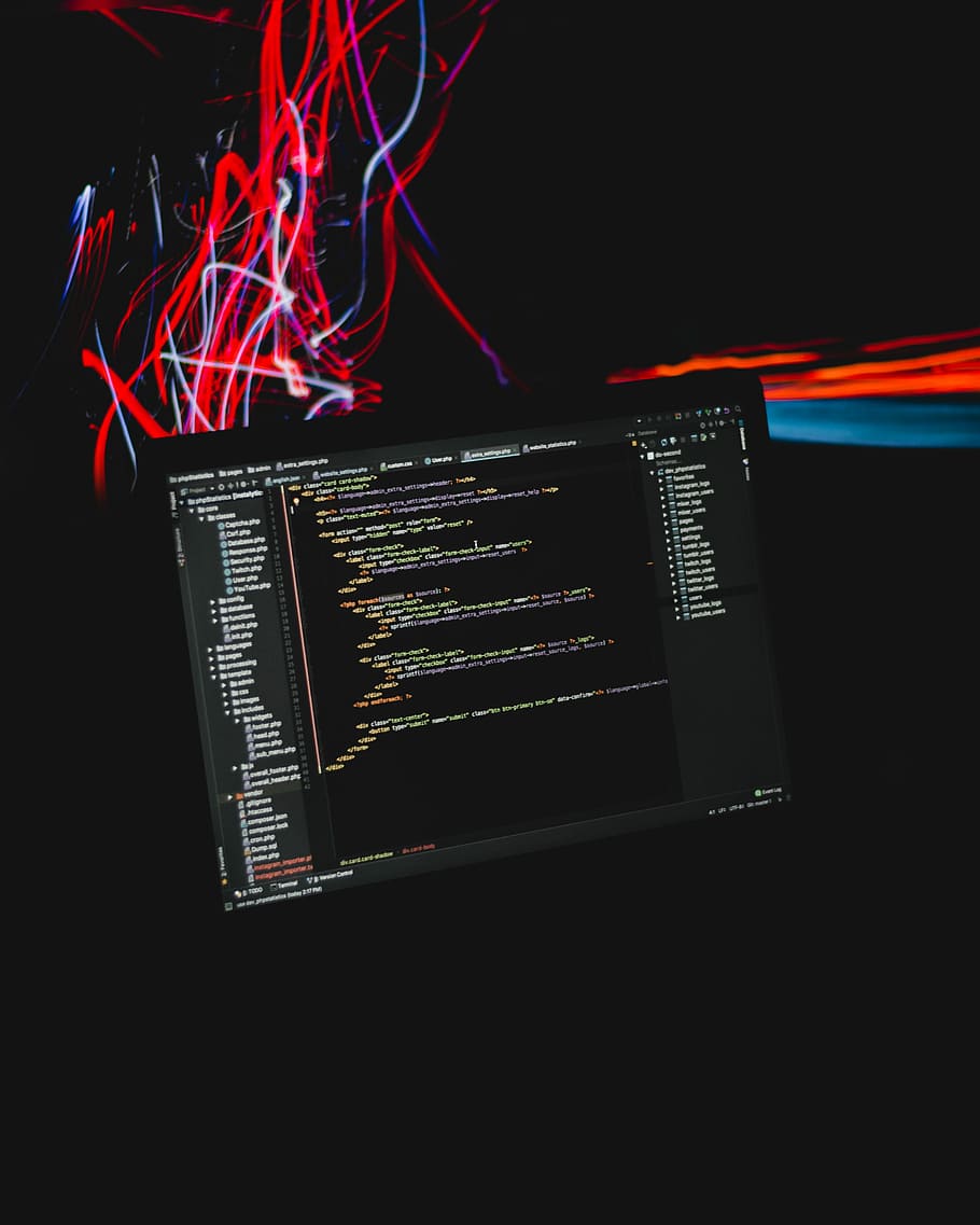 obert, negre, ordinador portàtil, pis, pantalla, monitor, mostrant, codis, desenvolupador, programació, treballar, mínim, esvaïda, portàtil, PC, vermell, oficina, codificació, codi, fons de pantalla, tecnologia, cap gent, a l'interior, il·luminat, fons negre, comunicació, tir de l'estudi, multicolor, primer pla, connexió, brillant, dades, text, fosc, moviment, nombre, complexitat, moviment borrós, exposició llarga, equipament elèctric, llenguatge informàtic, 4K