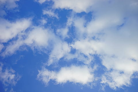 himmel, skyer, uklarhed, blå, sommerdag, sky - himmel, lav vinkel visning, skønhed i naturen, scenics - natur, ro, baggrunde, hvid farve, natur, ingen mennesker, dag, udendørs, rolig scene, cloudscape, atmosfære, sollys, lyse, meteorologi, ren, 5K, CC0, offentligt domæne, royaltyfrie