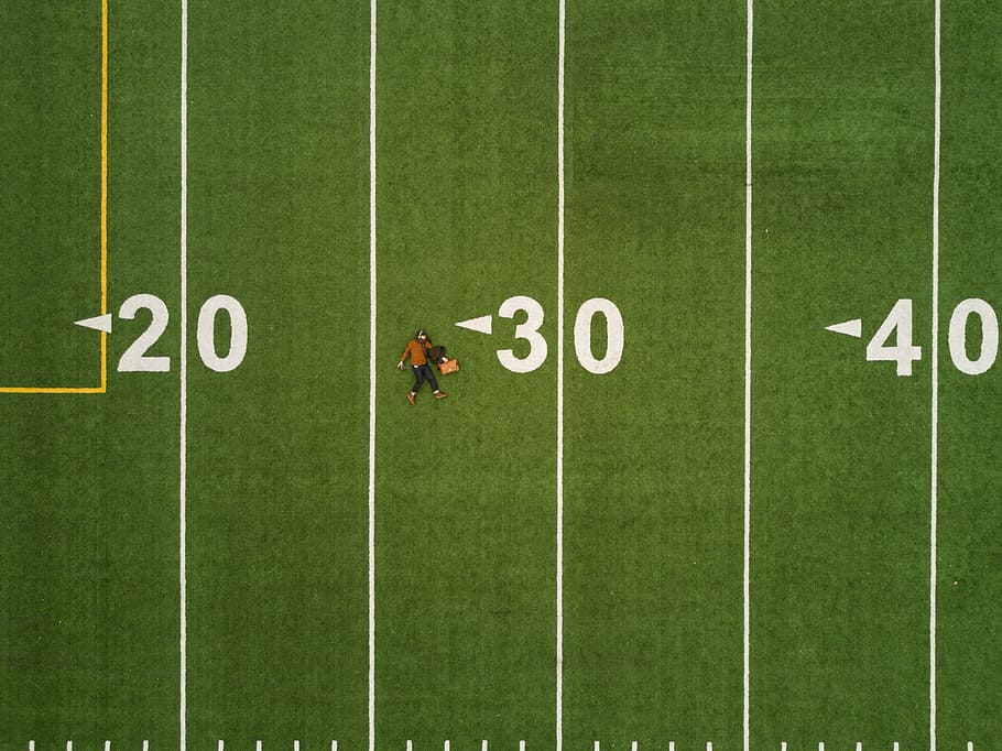 fodboldbane, fodbold, Mark, sport, græs, grøn farve, spillerum, konkurrence, konkurrencedygtig sport, stadion, sport mødested, natur, sport baggrunde, baggrunde, nummer, sports træning, fuld ramme, holdsport, plante, mennesker, dag, udendørs, amerikansk fodboldbane, høj vinkel visning, amerikansk fodbold - sport, yard line - sport, 2K