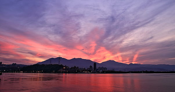 platja, alba, vespre, oceà, a l'aire lliure, mar, silueta, cel, sortida del sol, posta de sol, aigua, muntanya, naturalesa, asia, llac, reflexió, núvol - cel, bellesa a la natura, escenics - natura, escena tranquil·la, tranquil·litat, destinacions de viatge, cap gent, Serra, paisatge, cel dramàtic, crepuscle, cim de muntanya, 2K, CC0, domini públic, lliure de regalies