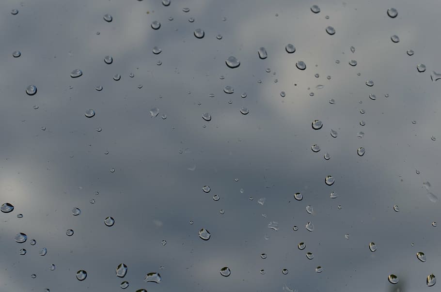 gota de pluja, fons de núvols, trueb, cel, fosc, trist, mal temps, pluja, núvols, finestra, aigua, tirar, fons, humit, marc complet, cap gent, naturalesa, primer pla, a l'interior, patró, resum, transparent, vidre - material, puresa, 4K