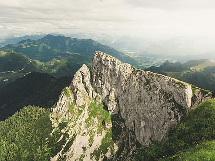 Aussicht, oben, Schafberg, (Österreich), Beige, Berglandschaft Fotografie, Rock, Berg, Wolkengebilde, Bäume, Natur, Szenen - Natur, Schönheit in der Natur, ruhige Szene, Himmel, Gebirge, Landschaft, Umgebung, Ruhe, Nicht-städtische Szene, Baum, wolke - himmel, Tag, Pflanze, High Angle View, keine Leute, idyllisch, draußen, Formation, Gipfel, 4K, CC0, gemeinfrei, lizenzfrei